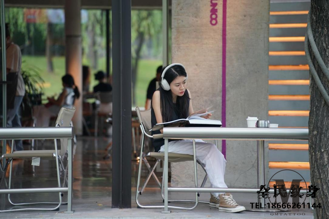 节目,创作者,2024,商业化,播客 . 新华网财经观察丨持续演进的“耳朵经济”